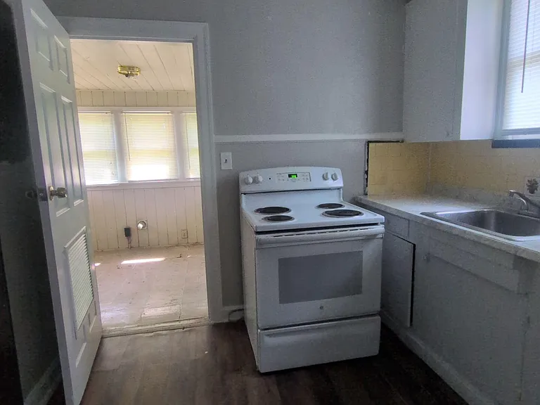 811 Mackinaw St — Photo 5
