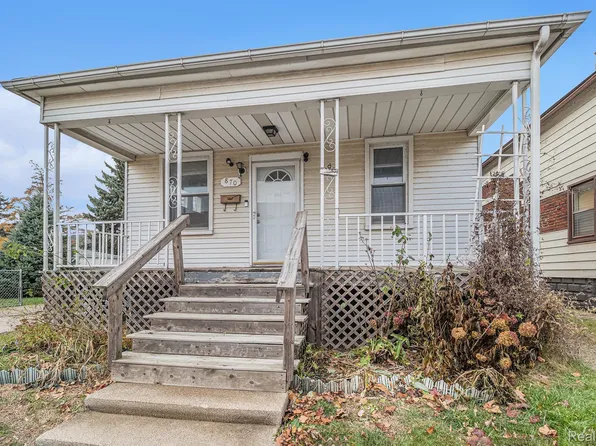 870 4th St, Wyandotte, MI 48192