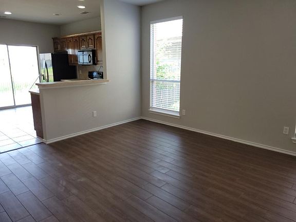5th image of 10973 Hawks Landing Rd