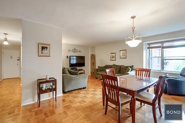 Sold by Bond New York | media 8