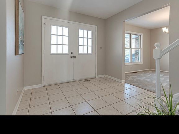 3rd image of 820 Ravenswood Ct