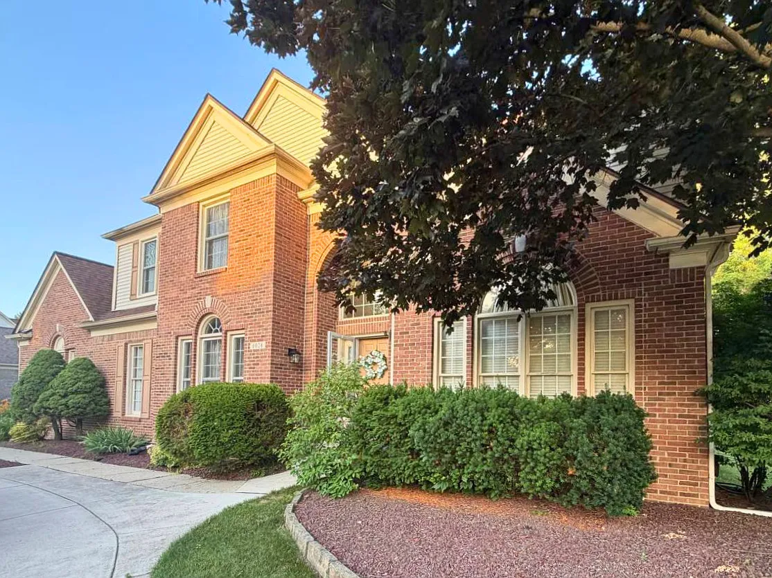 4 bed, 3.5 bath, 3109 sqft, $3,800 — Photo 2
