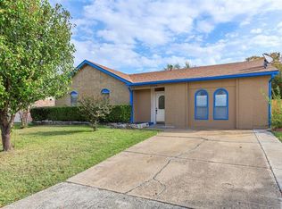 2306 Quail Hollow Dr, Grand Prairie, TX 75051