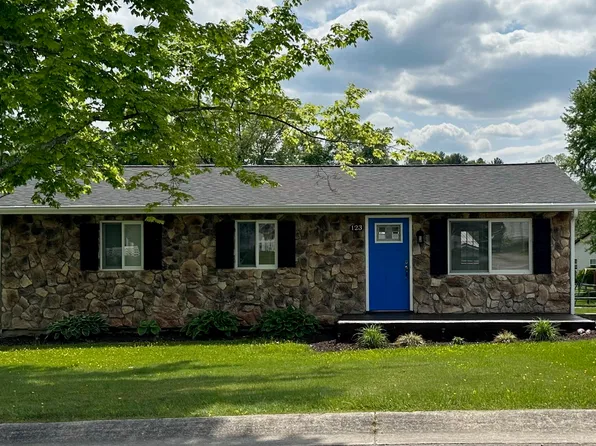 123 Vector Ave, Elkins, WV 26241