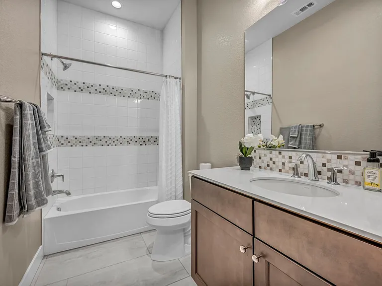 619 Camargue Trl — Photo 21