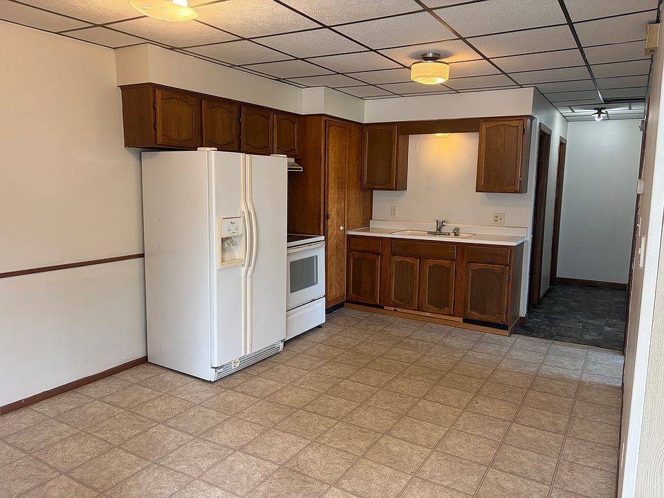 1st image of 100 Grace Ave #1