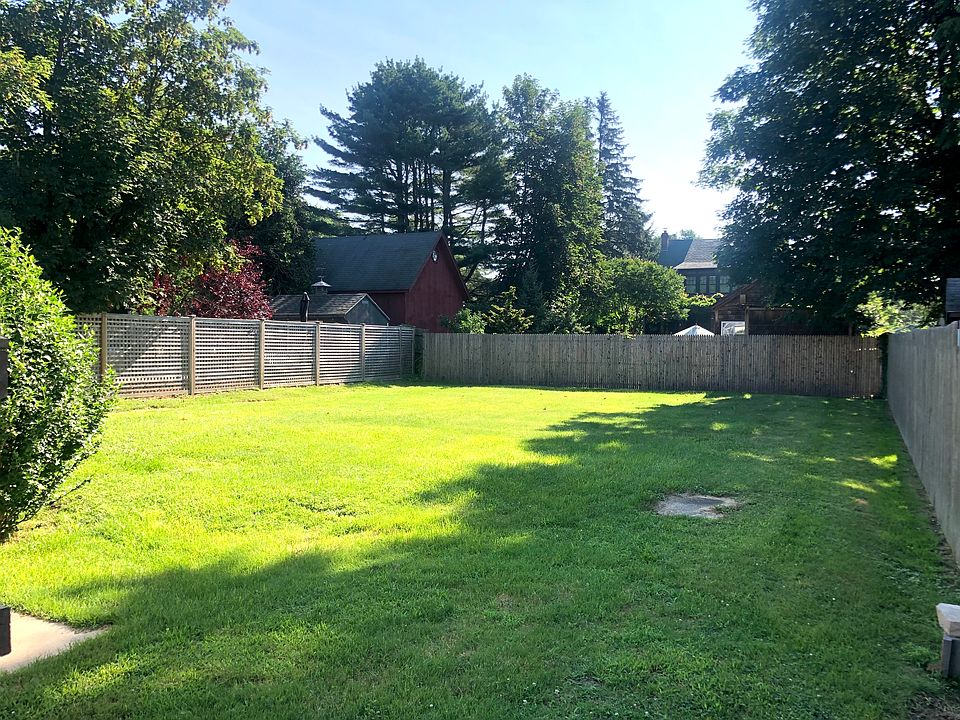 2nd image of 220 6th St