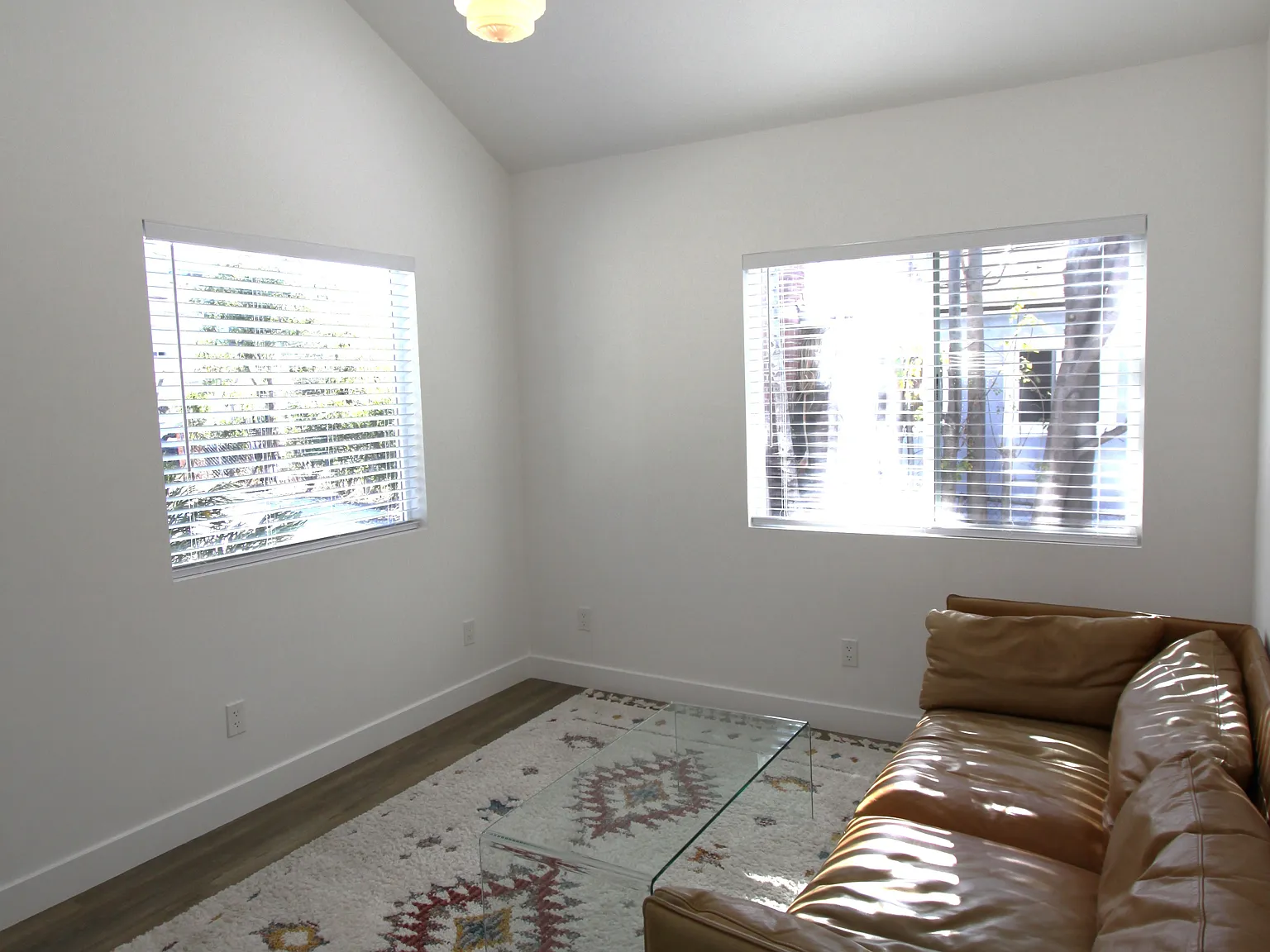 3711 Lomitas Dr — Photo 2