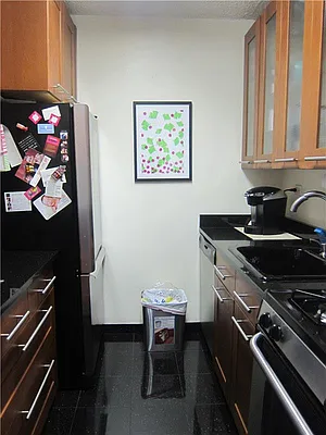 Sold by R New York | media 3