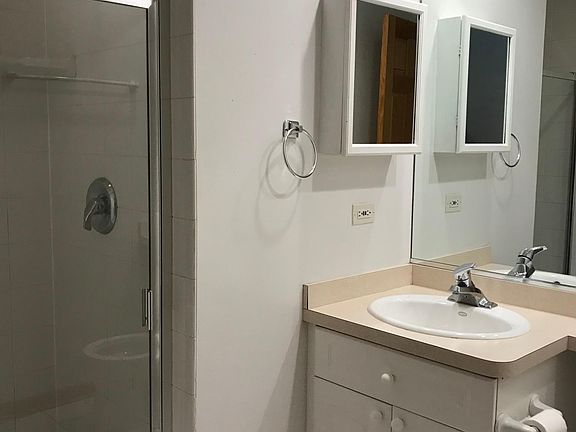 5th image of 2723 N Wayne Ave #2L