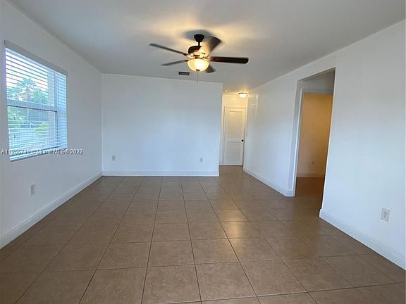 5th image of 390 W 41st St #1