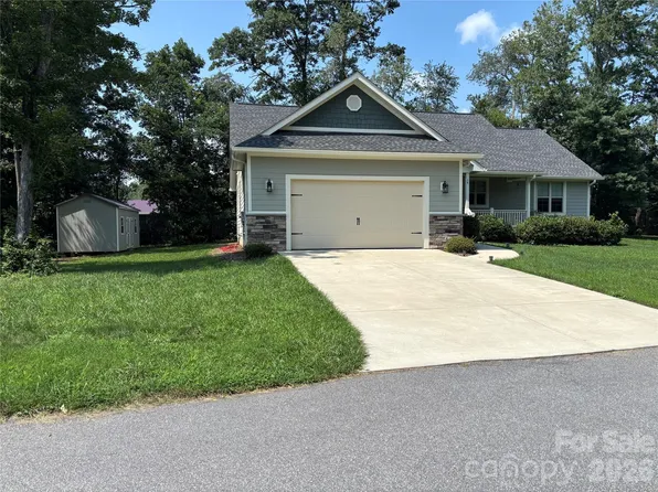 14 Wood Path Ln, Arden, NC 28704