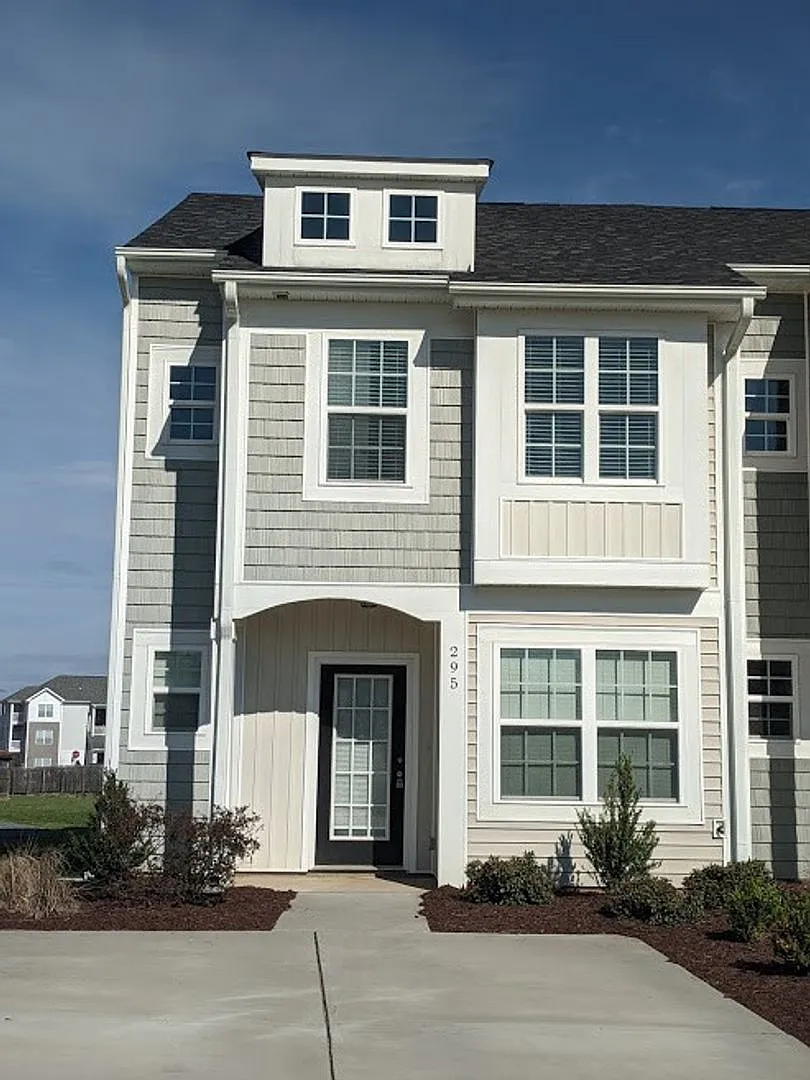 End Unit 3-Bedroom Townhome in Concord — Photo 1