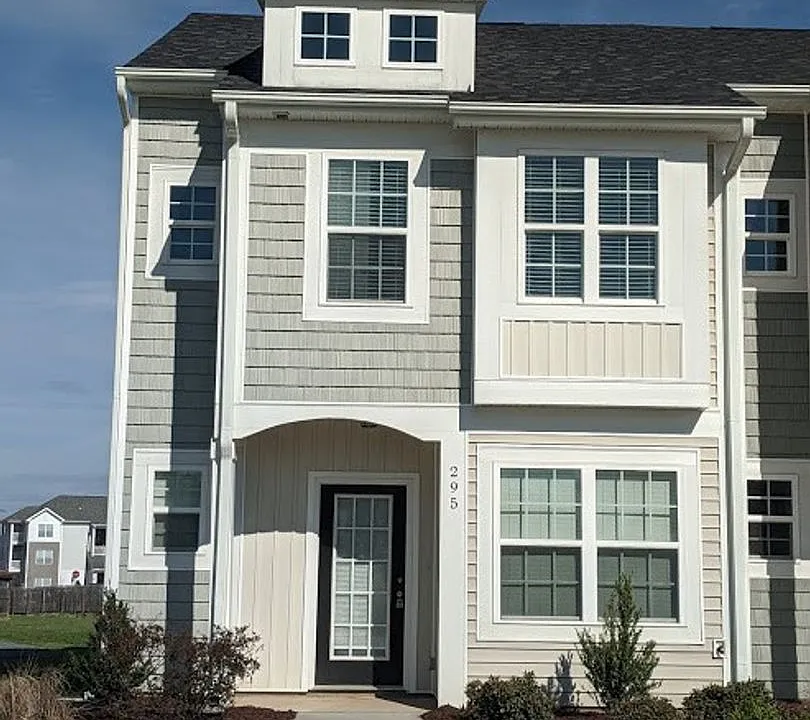 295 Halton Crossing Dr SW