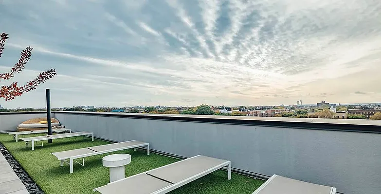 Rented by Artur Gutman, LREB | media 40