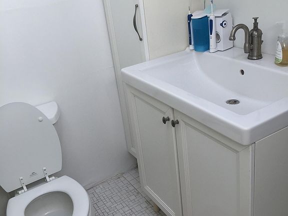 4th image of 604 Orange St APT 3