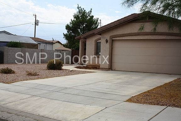 2nd image of 2621 E Beverly Ln
