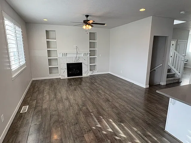 5 bed, 2.5 bath, 3200 sqft, $3,000 — Photo 4