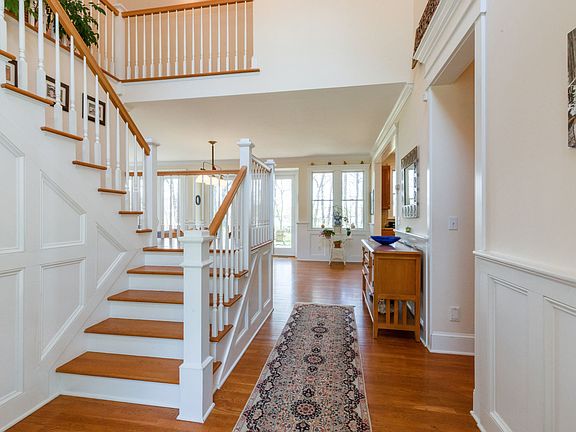 3rd image of 41 Huntington Ln