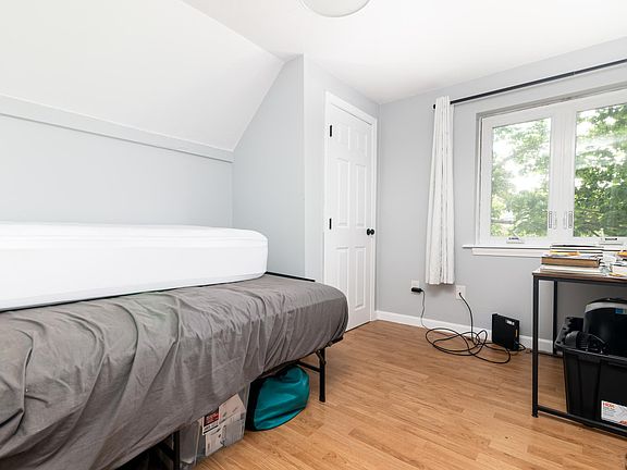 5th image of 446 Pleasant St