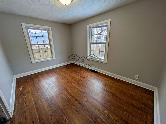 3rd image of 445 N Dearborn St #445