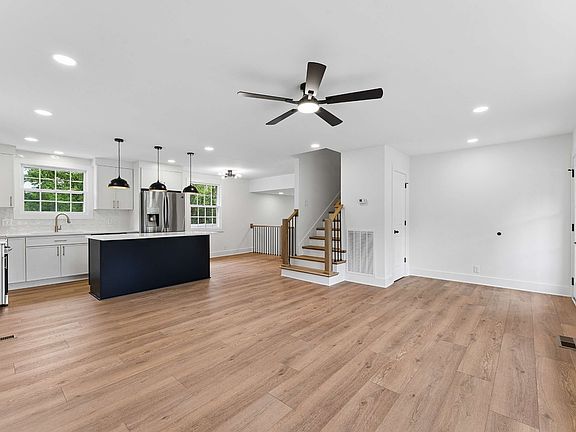 5th image of 3724 Valley Ridge Dr