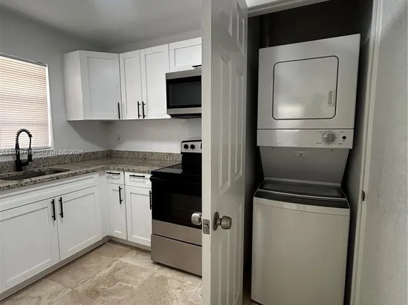 916 SW 10th St #1-3, Hallandale, FL 33009