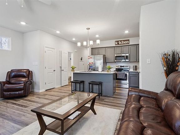 4th image of 990 Jefferson St #990