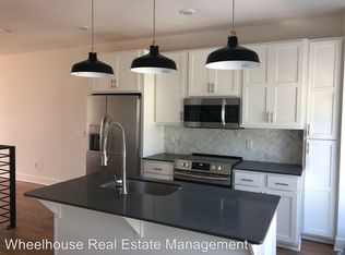 425 SW B St, Bentonville, AR 72712