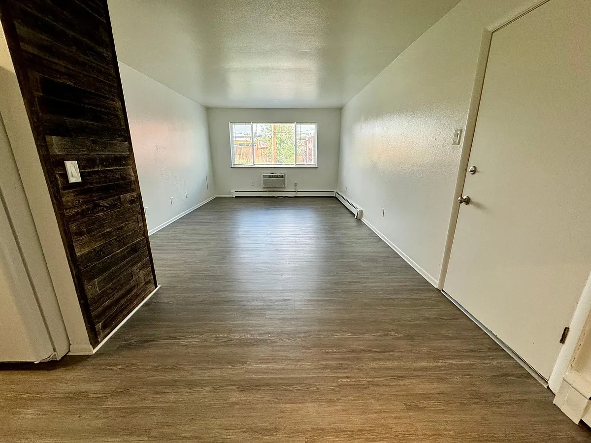 Building Photo - 7120 Hooker St #206