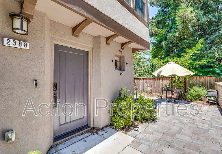 2388 Toledo Ter — Photo 2