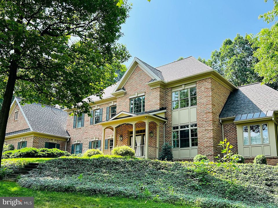 2nd image of 18 Hemlock Ct