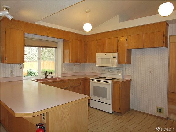 5th image of 16015 21st Avenue Ct E
