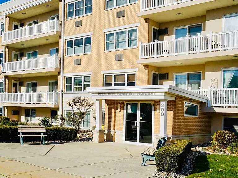 200 Ocean Park Ave #4K — Photo 18