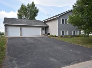 221 Quail Dr, Montrose, MN 55363