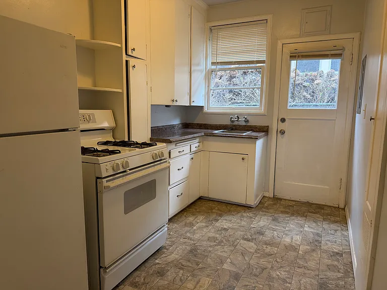 1504 N Jarrett St — Photo 4