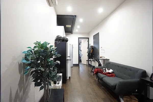 Rented by Rennit Inc. | media 21