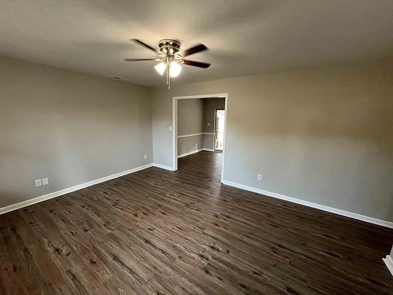 125 Greenwood Cir — Photo 2