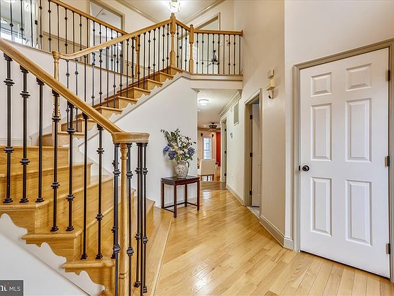 3rd image of 508 Creeks End Ln