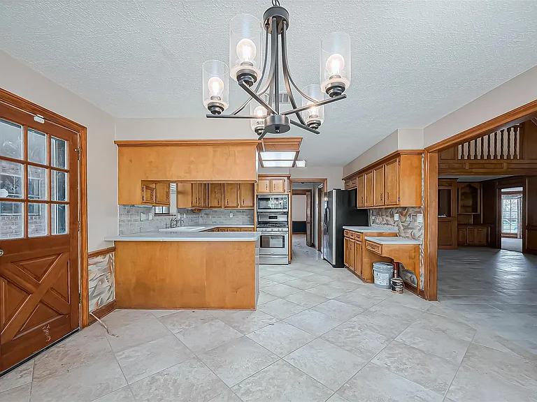 18307 Champion Forest Dr — Photo 9