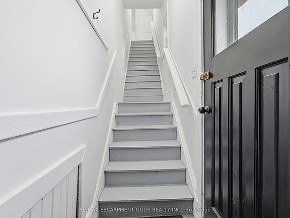 3rd image of 27 Albert St