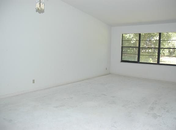 2nd image of 2 Bethesda Park Cir