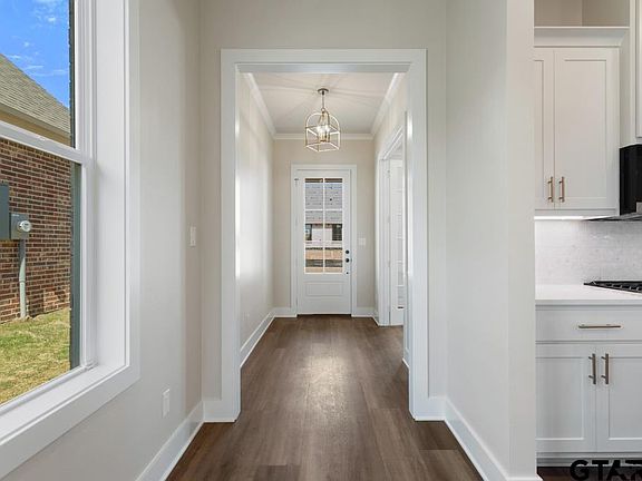 3rd image of 7183 Alexander Way