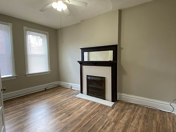 4th image of 3453 Sidney St #2