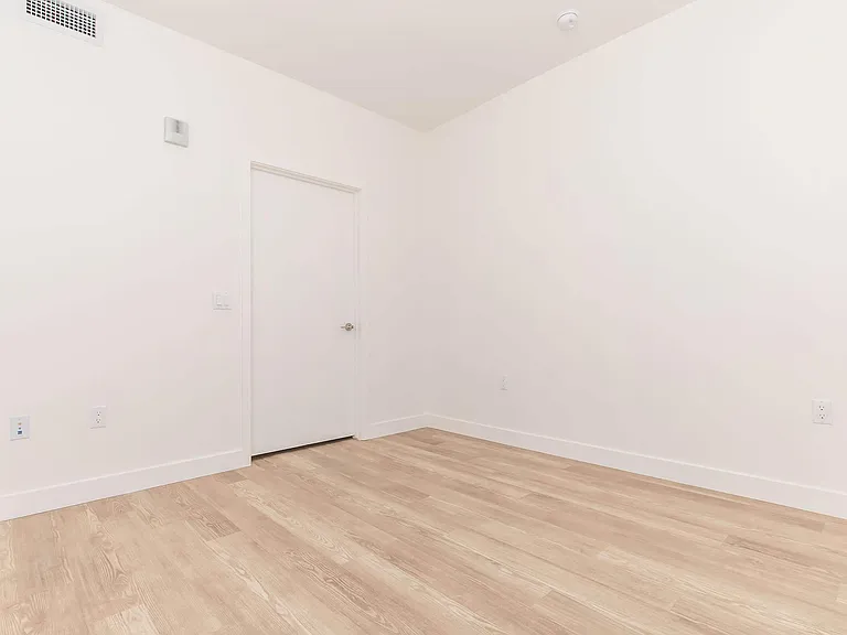 Woodlake Apartments — Photo 45