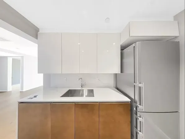 24-12 42nd Road image 4 of 12