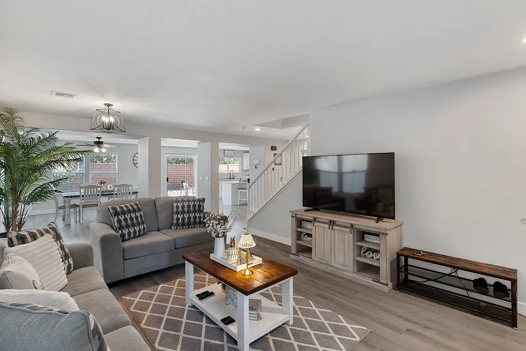 6924 Ghost Ranch Ave — Photo 4