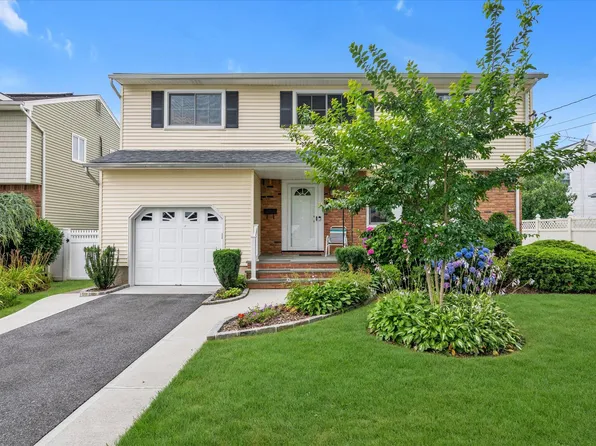 854 Oakland Court, North Bellmore, NY 11710