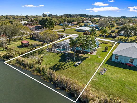 3rd image of 212 Deerwood Lane