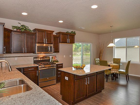 3rd image of 815 Topaz Ct Lot 34